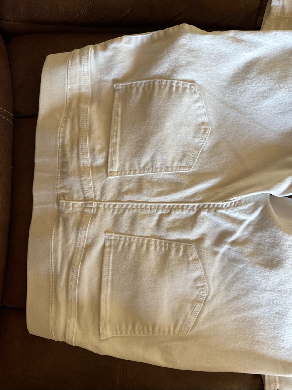 Soundstyle Women’s High-Waist White Pull-On Shorts - Picture 4 of 5